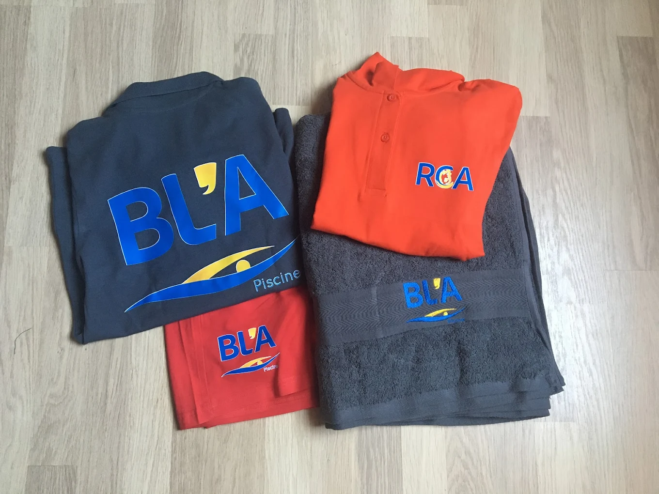 Flocage ou broderie ? Choisissez la bonne technique pour votre t-shirt personnalisé